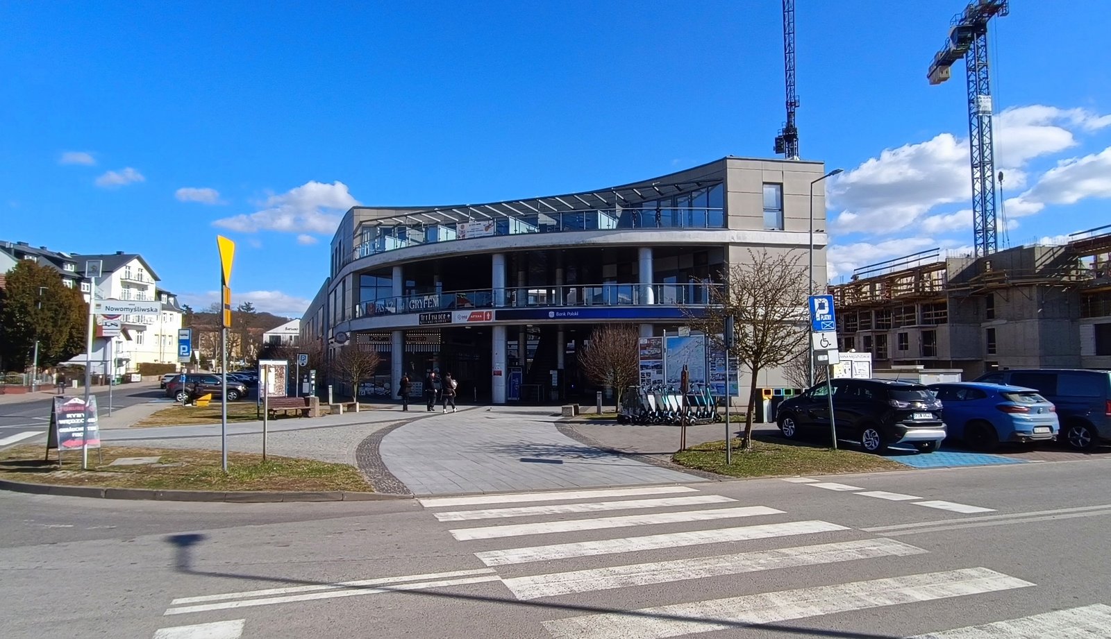 Pasaż Gryf w dzień